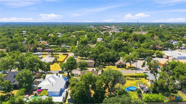 210 S Cedar Street, Seguin, TX 78155