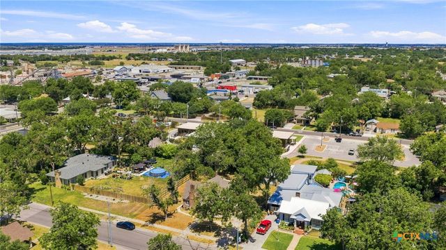 210 S Cedar Street, Seguin, TX 78155