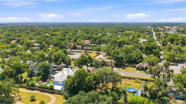 210 S Cedar Street, Seguin, TX 78155