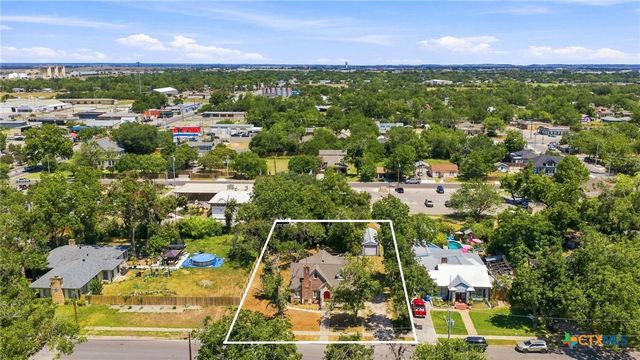 210 S Cedar Street, Seguin, TX 78155