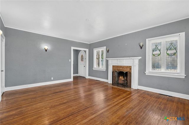 210 S Cedar Street, Seguin, TX 78155