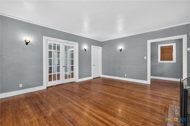 210 S Cedar Street, Seguin, TX 78155