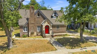 210 S Cedar Street, Seguin, TX 78155