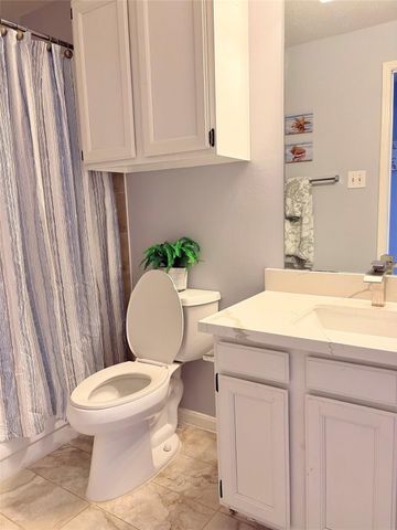 18809 Egret Bay Boulevard 104, Webster, TX 77058