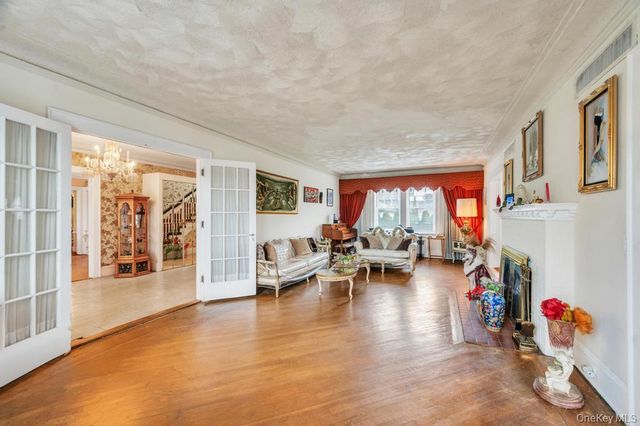 88-35 193rd Street, Hollis, NY 11423