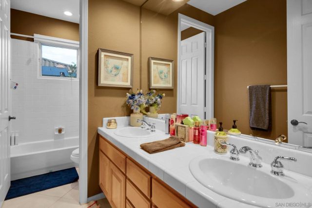 15992 S Woodson Dr, Ramona, CA 92065