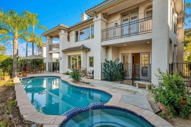 15992 S Woodson Dr, Ramona, CA 92065