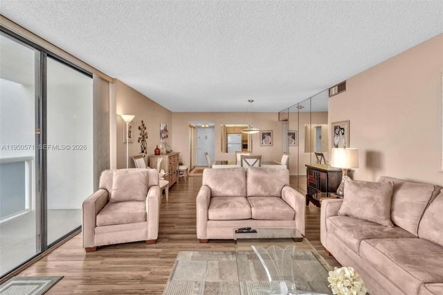 20505 E Country Club Dr 1533, Aventura, FL 33180