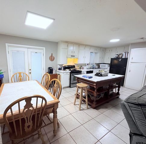 1115 Powers Dr, Tyler, TX 75701