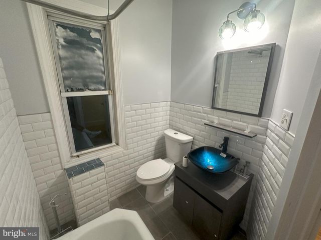 1725 N LAMBERT ST, Philadelphia, PA 19121