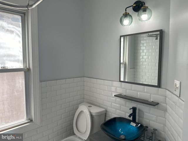 1725 N LAMBERT ST, Philadelphia, PA 19121