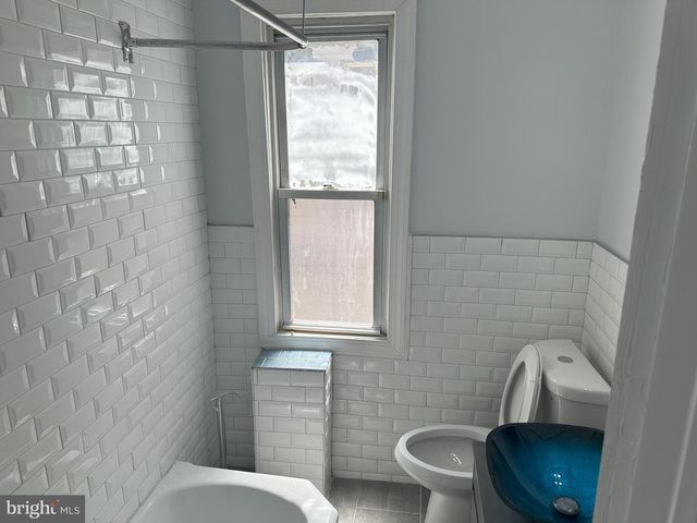 1725 N LAMBERT ST, Philadelphia, PA 19121