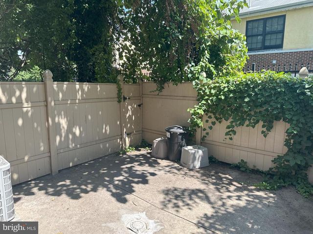 1725 N LAMBERT ST, Philadelphia, PA 19121