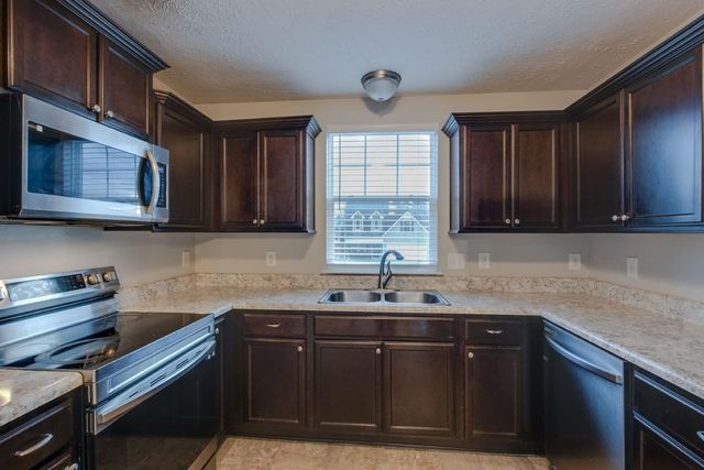 303 Amit St, La Vergne, TN 37086