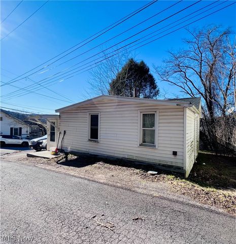 603 Utah Lane, Chester, WV 26034