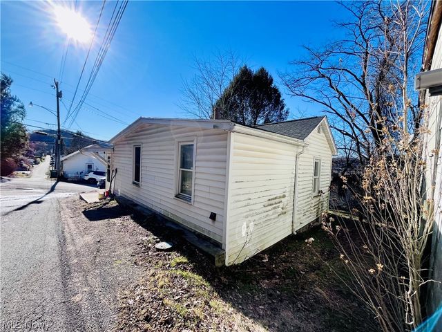 603 Utah Lane, Chester, WV 26034