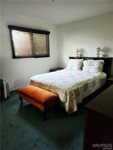 6 Steele Circle, Niagara, NY 14304