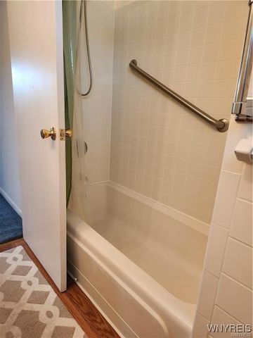 6 Steele Circle, Niagara, NY 14304