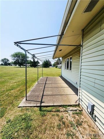 6 Steele Circle, Niagara, NY 14304