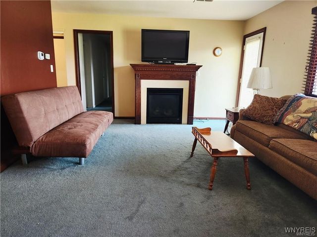 6 Steele Circle, Niagara, NY 14304