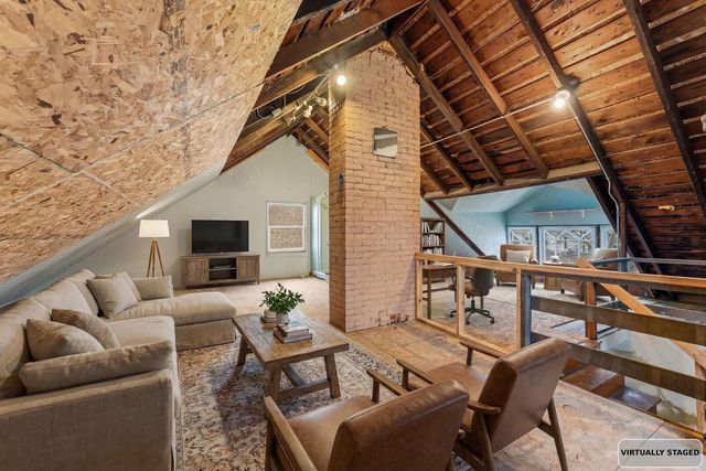 1320 Grand Avenue, Davenport, IA 52803