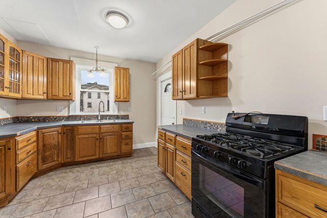 1320 Grand Avenue, Davenport, IA 52803