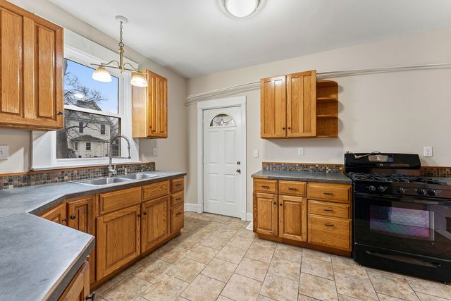 1320 Grand Avenue, Davenport, IA 52803