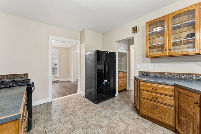 1320 Grand Avenue, Davenport, IA 52803