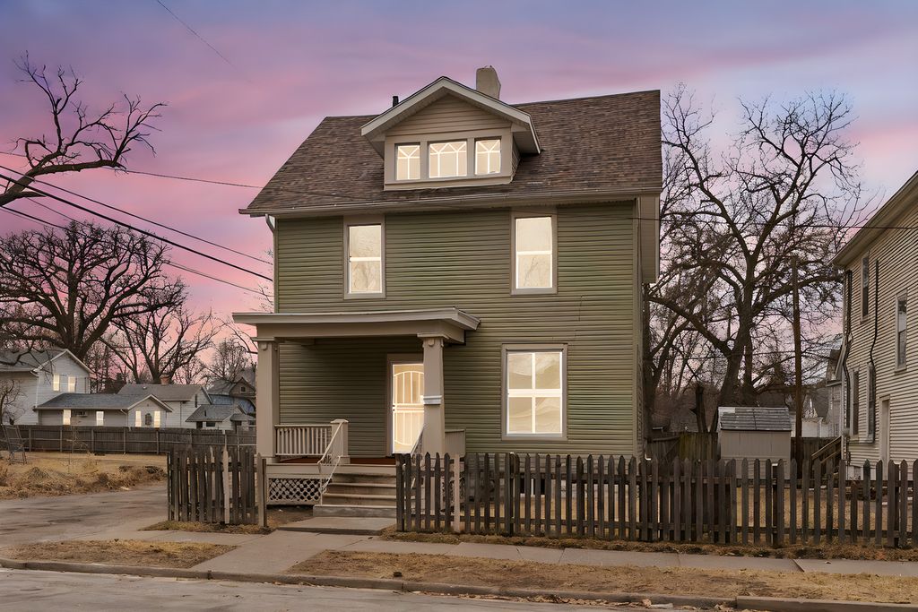 1320 Grand Avenue, Davenport, IA 52803