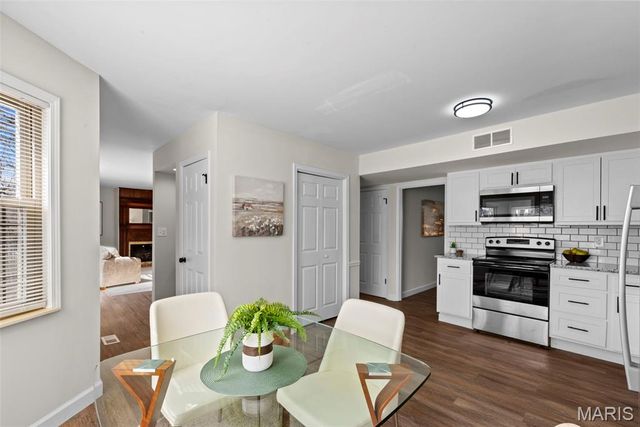 1494 Royal Springs Drive, Sunset Hills, MO 63122