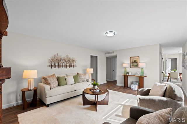 1494 Royal Springs Drive, Sunset Hills, MO 63122