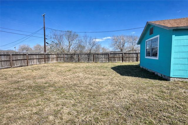 2695 Avenue I, Ingleside, TX 78362