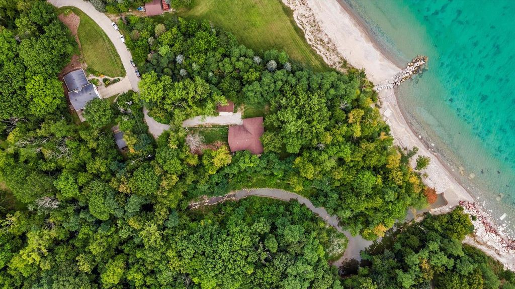 1701 Heather LANE, Racine, WI 53402