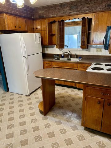 309 Sansom Ave., Wayne, WV 25570