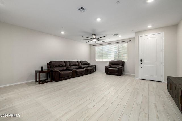 1850 E BERNIE Lane 102, Gilbert, AZ 85295