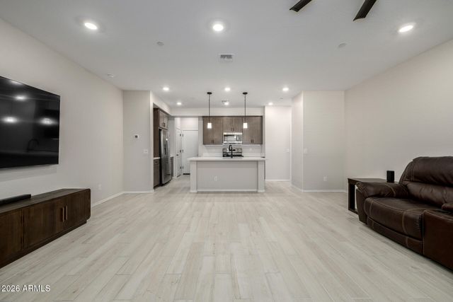 1850 E BERNIE Lane 102, Gilbert, AZ 85295