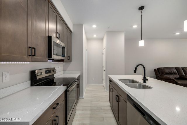 1850 E BERNIE Lane 102, Gilbert, AZ 85295