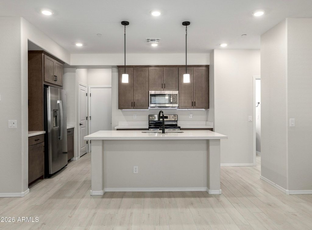 1850 E BERNIE Lane 102, Gilbert, AZ 85295