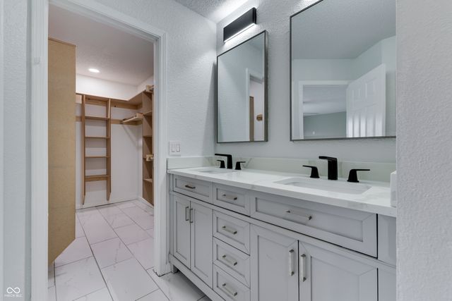 2886 Fieldstone Court, Franklin, IN 46131