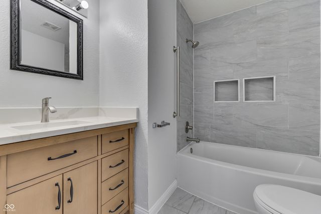 2886 Fieldstone Court, Franklin, IN 46131