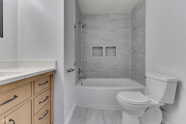 2886 Fieldstone Court, Franklin, IN 46131