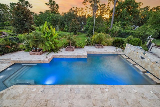 6 Kings Lake Estates Boulevard, Kingwood, TX 77346