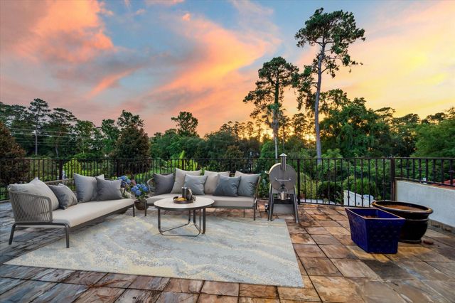 6 Kings Lake Estates Boulevard, Kingwood, TX 77346