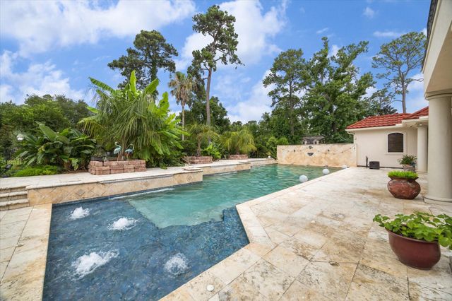 6 Kings Lake Estates Boulevard, Kingwood, TX 77346