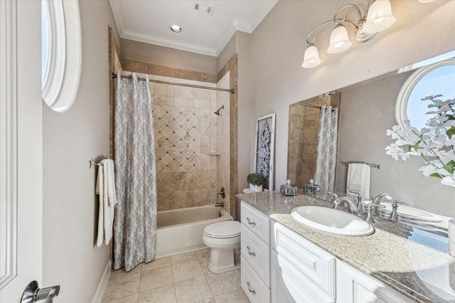 6 Kings Lake Estates Boulevard, Kingwood, TX 77346