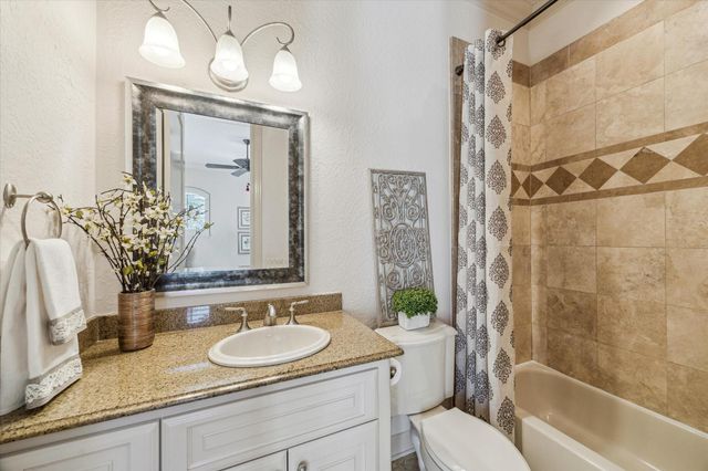 6 Kings Lake Estates Boulevard, Kingwood, TX 77346