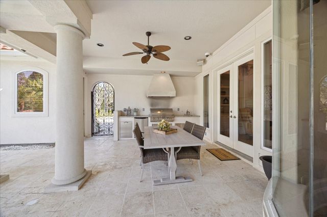 6 Kings Lake Estates Boulevard, Kingwood, TX 77346