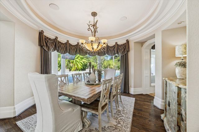 6 Kings Lake Estates Boulevard, Kingwood, TX 77346