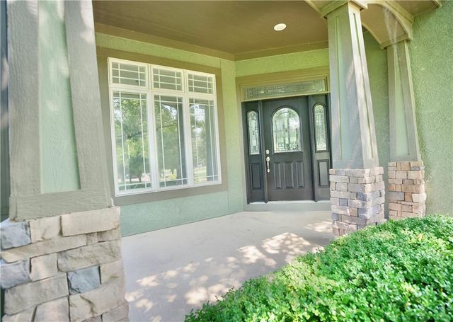 28993 Bluestem Drive Drive, Paola, KS 66071