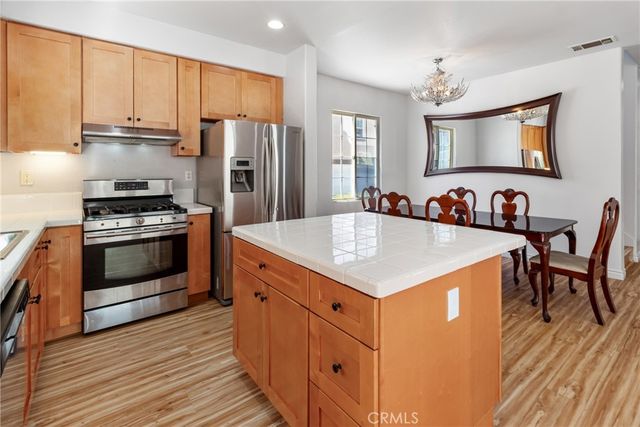 9193 Burnet Avenue, North Hills, CA 91343